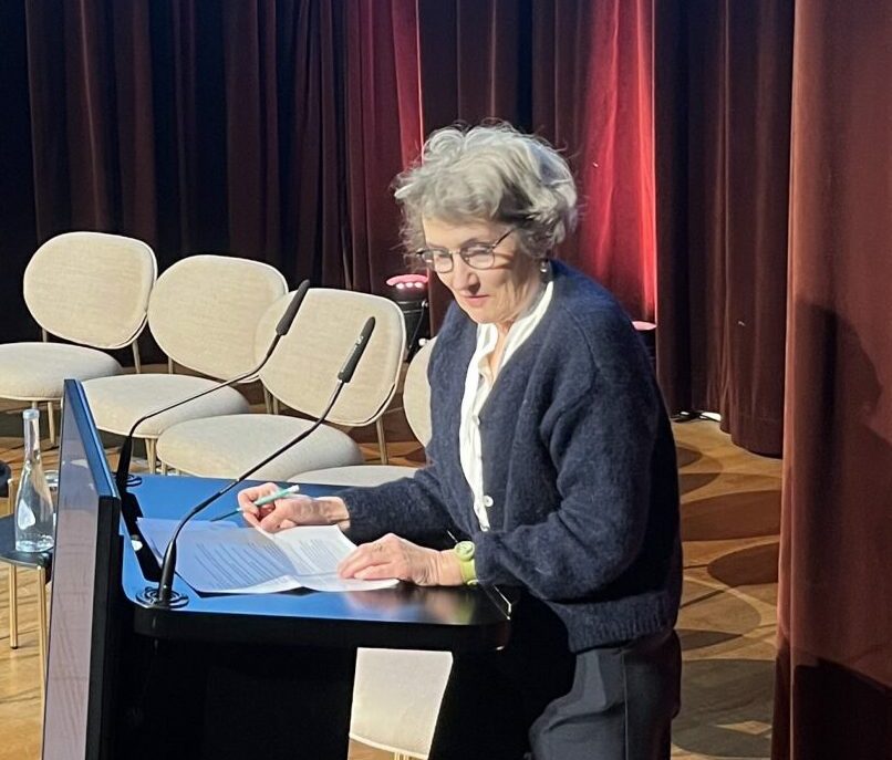 Isabelle Allard, présidente de l'Arapi, se préparant à prendre la parole pour ouvrir la sixième journée du GIS.